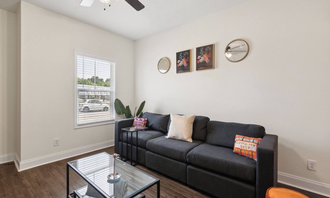 Clarksville Apartment | Alto C4 I Luxurious & Spacious I Pool