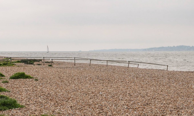 Gosport Cottage | ALVERSTONE SEASIDE, pet friendly, with a garden in Gosport