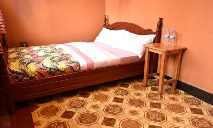 Musanze Bed & Breakfast | Amahoro Guest House - Double Room with Private Shower Room