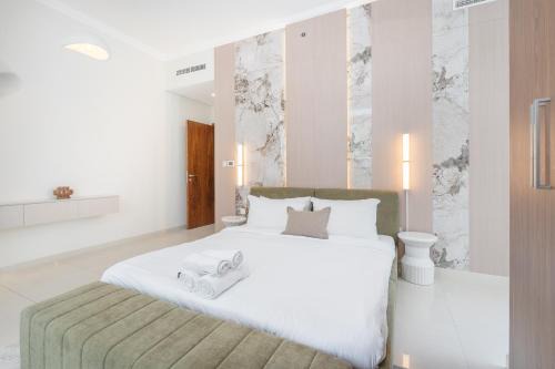 Downtown Dubai Apartment | Amal أمل Cozy City Apt 3BD with balconies, 1 min walk to Dubai Mall- Dar Samita Holiday Homes