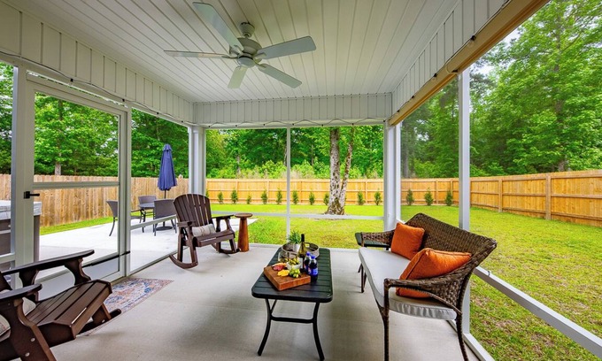 New Bern House | Amazing 3 BR Home | Mins to DT | Pet friendly