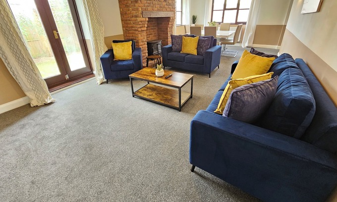 Basildon House | Amazing 6 Bedroom, Langdon Hills, Ss16