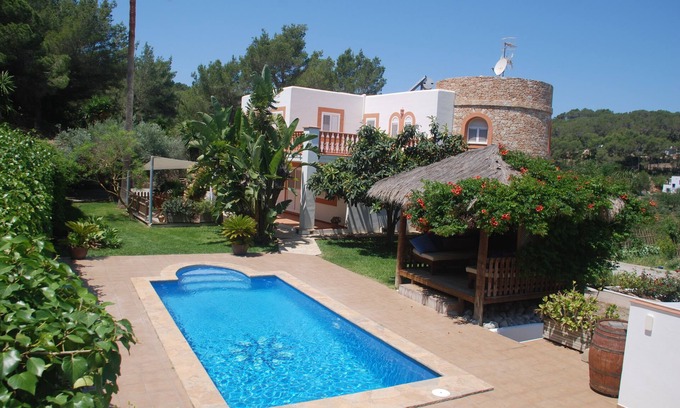 Santa Eulalia del Rio Villa | Amazing Air-Con Villa with pool, Wifi, Close to Santa Eulalia and Ibiza Town