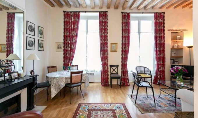 Quartier de la Place-Vendome Apartment | Amazing Apartment With Loft & Tons Of Charm By The Louvre & Tuileries Garden!