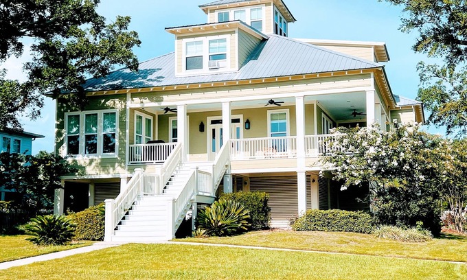 Ocean Springs House | Amazing Beach Front House
