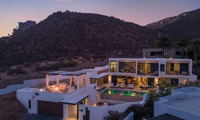 Pedregal Villa | Amazing Beach View , Walk to the Beach. Cleaning & Concierge