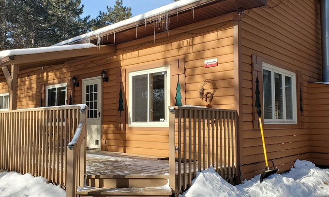 Necedah House | Amazing cottage in a forest with great amenities