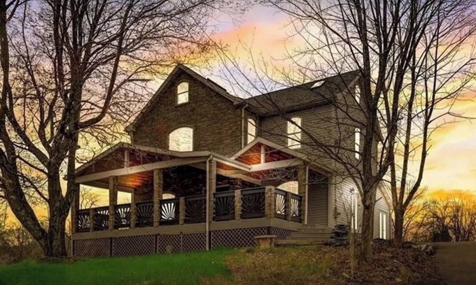 Bairdford House | AMAZING CUSTOM DREAM HOME! Feat: 5beds 4baths & Walk-in His/Her Steam Shower!