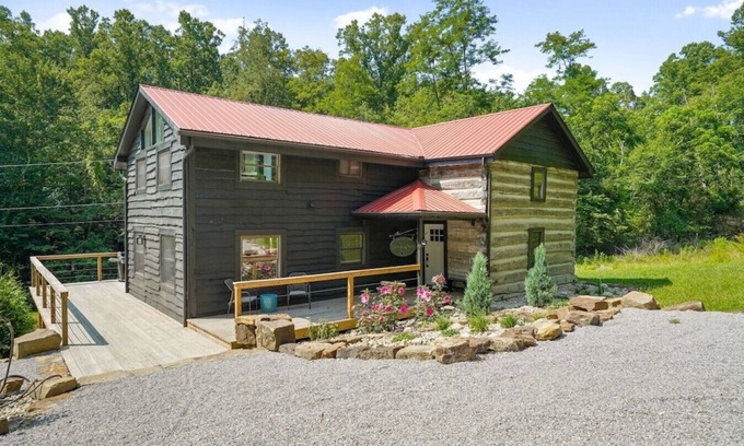 Lancaster Cabin | Amazing hand-hewn log home on almost 5 acres of privacy!