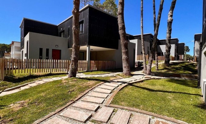 Pinamar House | Amazing House in the Pinamar Forest with Barbecue and Private Garden