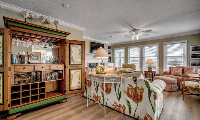 Murrells Inlet House | Amazing Inlet Views! End Unit Townhouse, Pool, Kayaks Incl, St Park Beach Pass Included