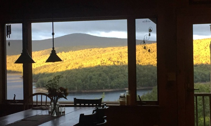 Wilmington House | Amazing lake views & access,HotTub & sauna, quality game Rm. 190-5 star Reviews