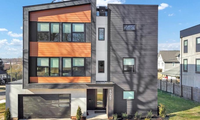 Charlotte Villa | Amazing Location! Rooftop Patio, Pool & Game room!