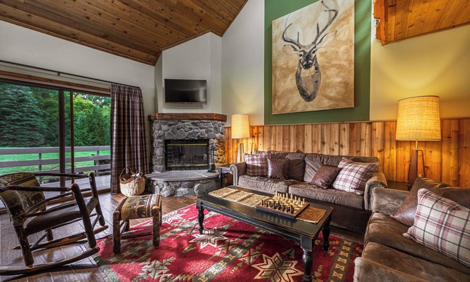 Windham House | Amazing Location, Steps Away from Magic Carpet to Main Lodge.