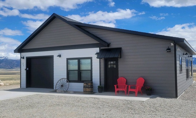 Shining Mountains House | Amazing Mountain View’s in a brand new build