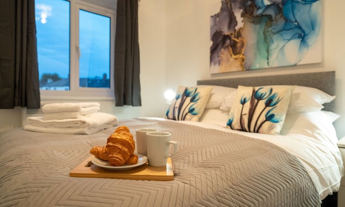 Newport House | Amazing Newport 2BR | Excellent location |Parking