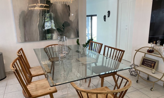 Buena Vista House | Amazing pool villas in the Heart of Miami House+Cottage+Pool. Sleeps 13