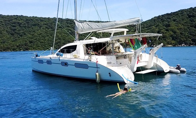 Antoneys Cay Boat Rental | Amazing Sailboat Vacation! All-Inclusive Catamaran Charter Roatan