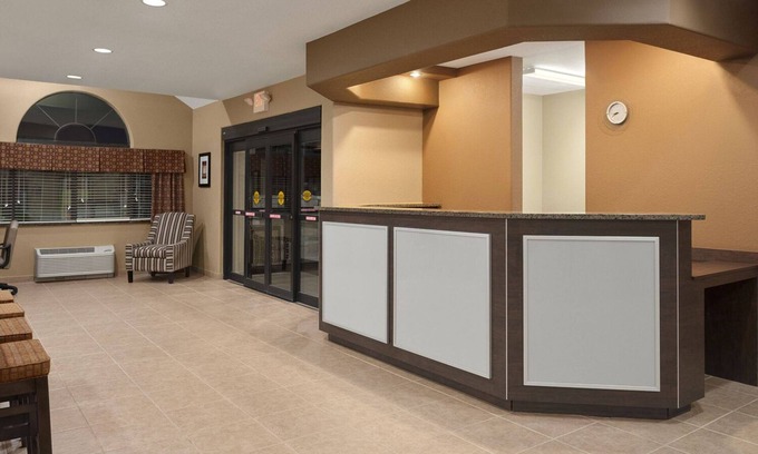 Gonzales House | Amazing Studio for Budget Wise Traveler | Complimentary Hot Breakfast