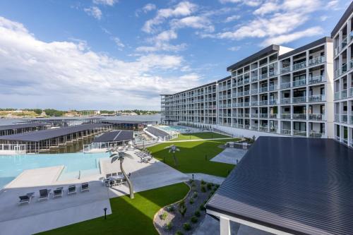 Osage Beach House | Amazing Top Floor Condo at Topsider Resort Community