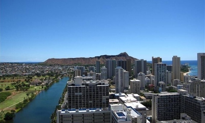 Waikiki Condo | Amazing Views and Great Location! Near to Waikiki Beach"30 Day minimum Stay"
