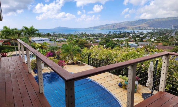 Portlock House | Amazing views! Exclusive & peaceful Hawaii Kai. Walk to ocean & hikes, Pool, AC,