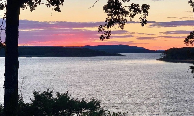 Heber Springs House | Amazing Views! “Heber Sunsets” Lakefront w/access. 4 bdr, 3 king beds, 3 bath.