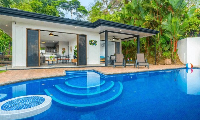 Ciudad Cortes House | Amazing views of Ojochal and Pacific Ocean-Walk to restaurant-private-Gated-Pool