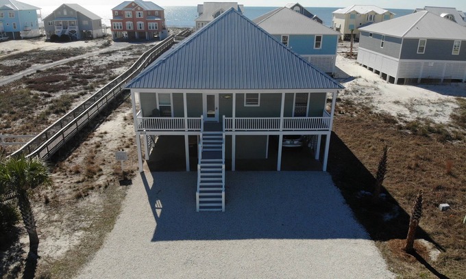 Morgantown House | Amazing views, pools and tennis