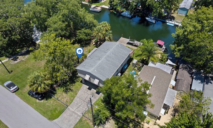 Weeki Wachee Gardens House | Amazing Waterfront House, Weeki Wachee - Use of Kayaks