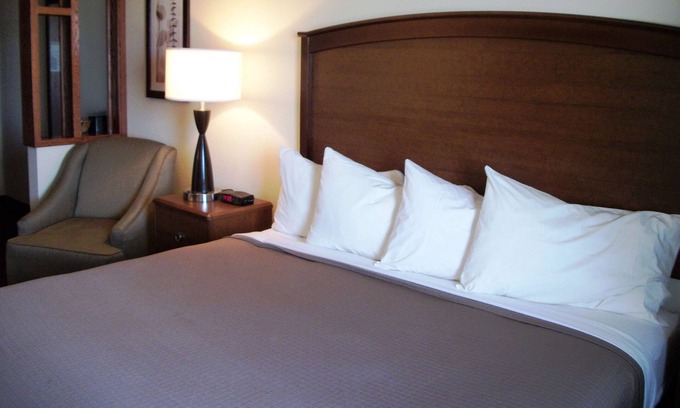 Beulah Hotel | AmericInn by Wyndham Beulah