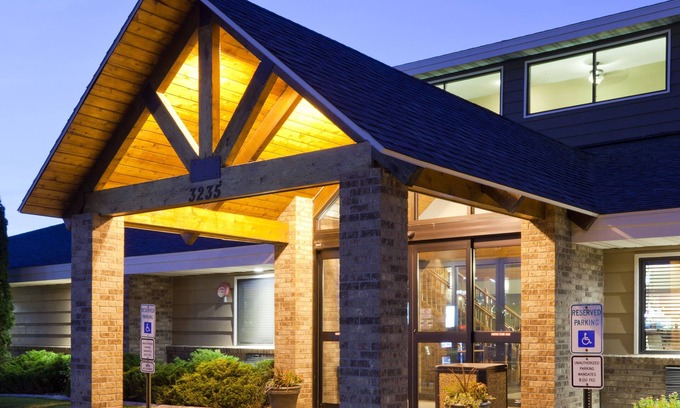 Bismarck Hotel | AmericInn by Wyndham Bismarck