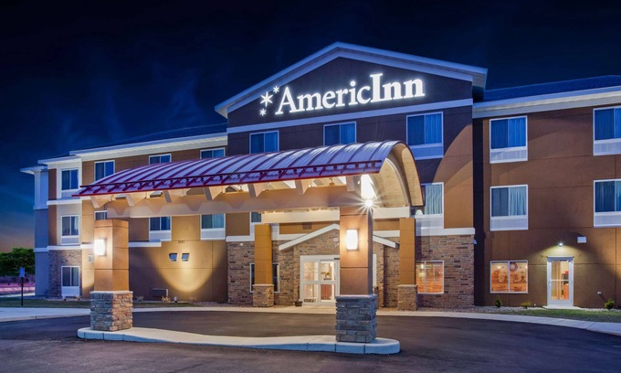 De Witt Hotel | AmericInn by Wyndham DeWitt