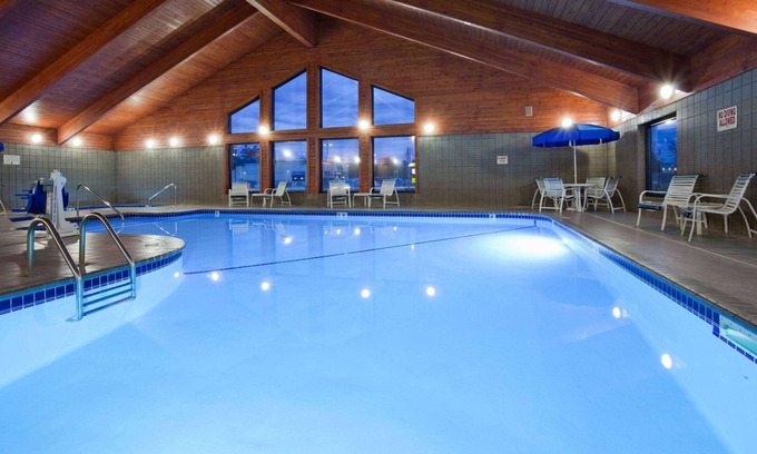 St. Cloud Hotel | AmericInn by Wyndham Sartell