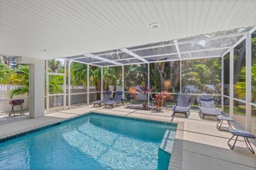Anna Maria House | Ami-1 Block 2 Beach, Big Heated Pool, Sleeps8