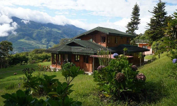 Pacifica Ski Chalet | Amplio Chalet El Altico