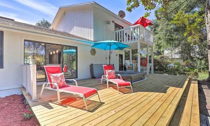 St. Augustine Cottage | 'An Acre Paradise' Home w/Hot Tub in St Augustine