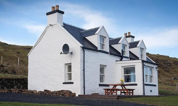 Colbost Cottage | An Creagan Is A Luxury 4 Star Self-catering Cottage With Spectacular Sea Views