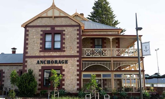 Victor Harbor Hotel | Anchorage Seafront Hotel