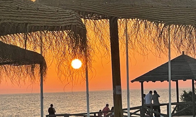 Rota House | Andalusische Traumreihenhaus mit 3 Terrasen Neben Golfplatz in Costa Ballena ,