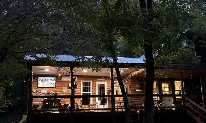 Athens Cabin | Anderson Paradise Cabin in Albert Pike Recreational Area, Caddo Gap Arkansas