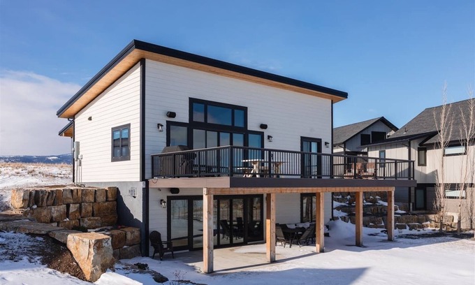 McAllister House | Angler's Landing - Lakehouse Retreat with Stunning Panoramic Views