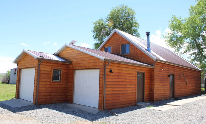 Fort Smith Bed & Breakfast | Anglers Rest, Cozy 2 bed,2 bath. All you need for a good time on & off the water