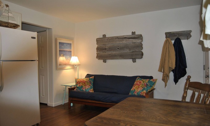 Anglesea Apartment | Anglesea Escape - Easy walk to Scenic Seawall, Beaches, Restaurants and Bars!