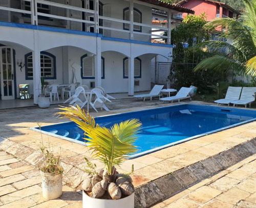 Caieira House | ANGRA CASA 6 SUITES PONTA DOS UBÁS - Mar Piscina Deck Churrasqueira Jogos