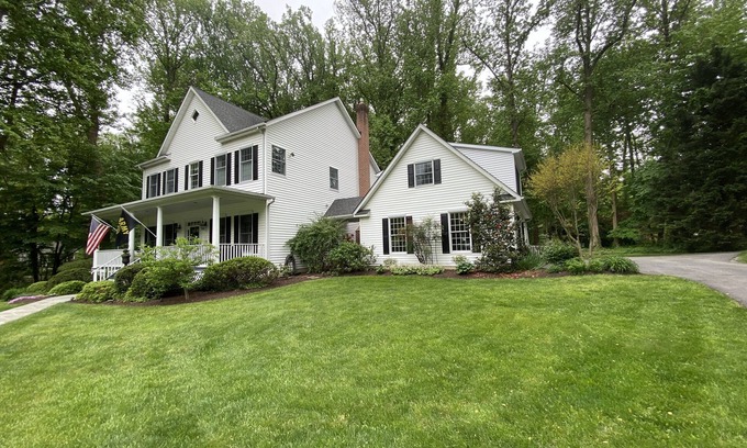 Annapolis Apartment | Annapolis Tree House Apartment- luxury shower, separate space