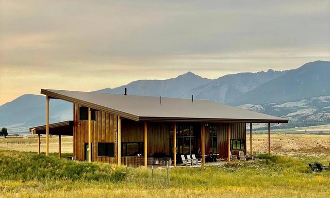 Livingston House | Antelope Run -The Long House