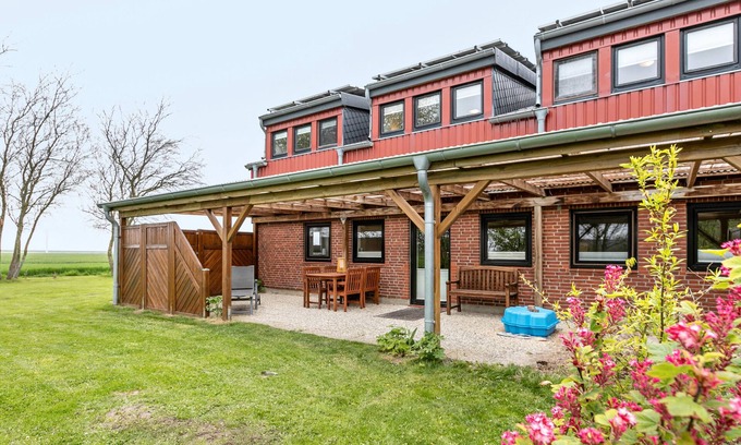 Friedrich-Wilhelm-Luebke-Koog Apartment | Apartment 'Ferienwohnung Seehund' with Shared Garden, covered terrace and Wi-Fi