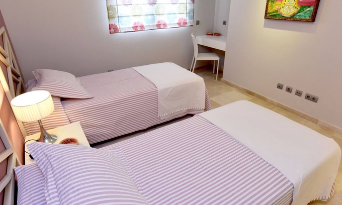 Playa del Ingles Apartment | Apartment with free WiFi, AC and direct access to the beach