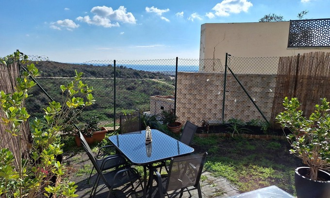 La Linea de la Concepcion Apartment | Apartamento de 3 Habitaciones con Jardín Privado